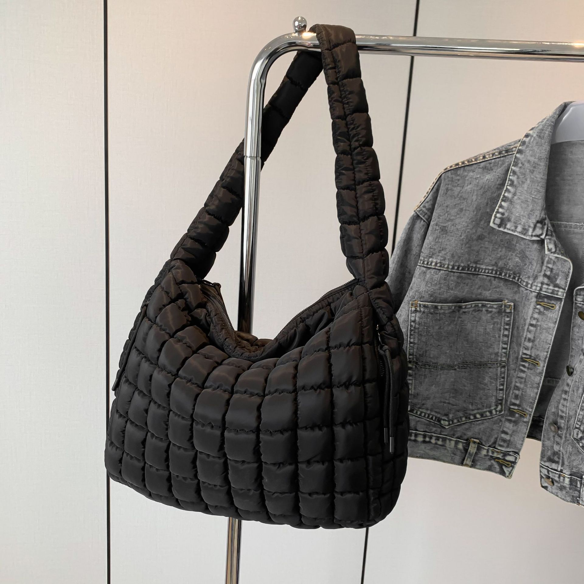 Women's Fashion Shoulder Crossbody Large Capacity Handbag Pleated Cloud Bag - Image 6