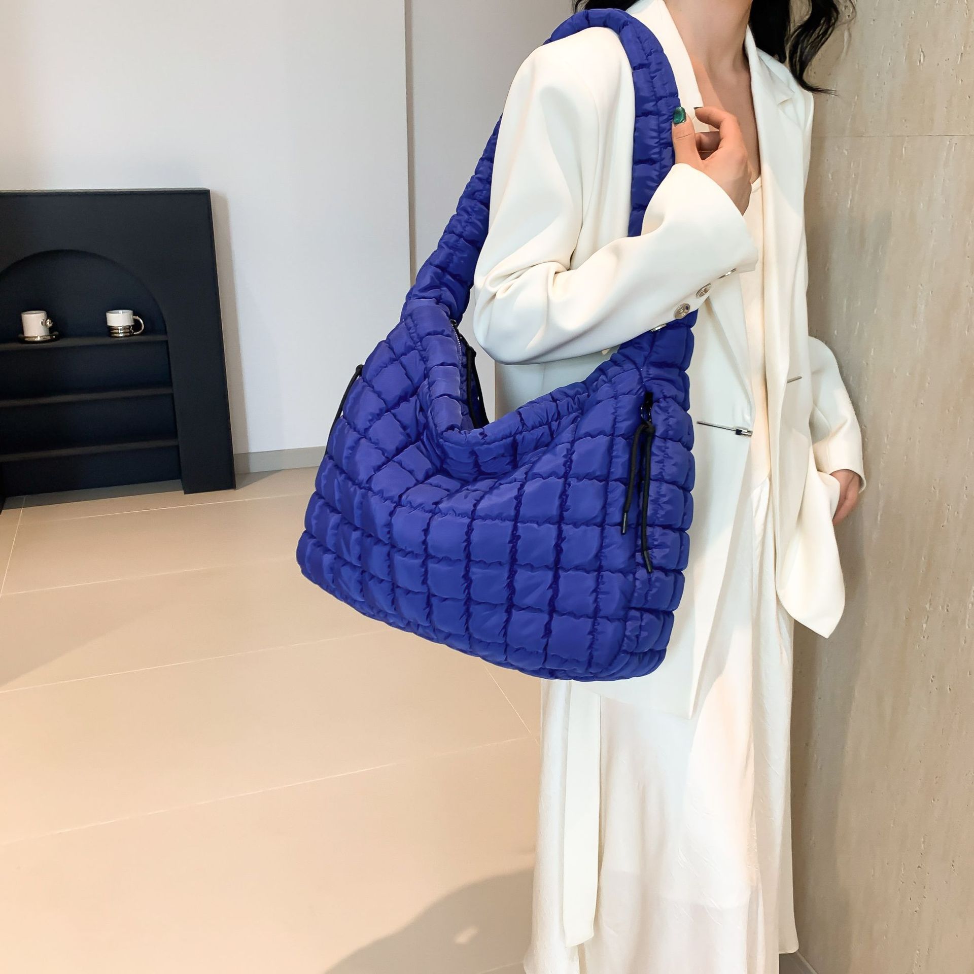 Women's Fashion Shoulder Crossbody Large Capacity Handbag Pleated Cloud Bag - Image 4