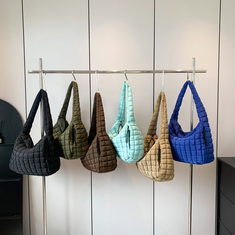 Women's Fashion Shoulder Crossbody Large Capacity Handbag Pleated Cloud Bag - Image 3