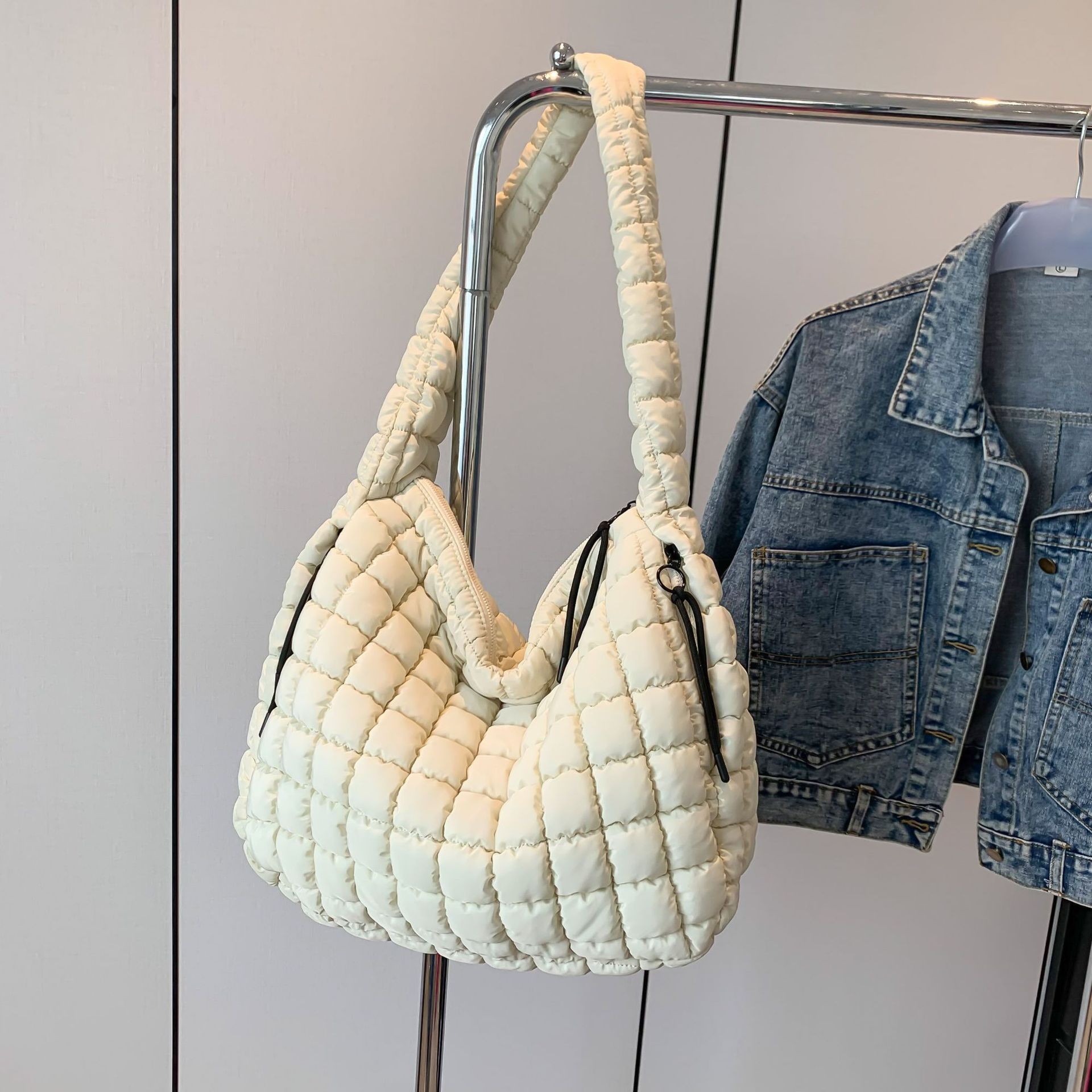 Women's Fashion Shoulder Crossbody Large Capacity Handbag Pleated Cloud Bag - Image 10