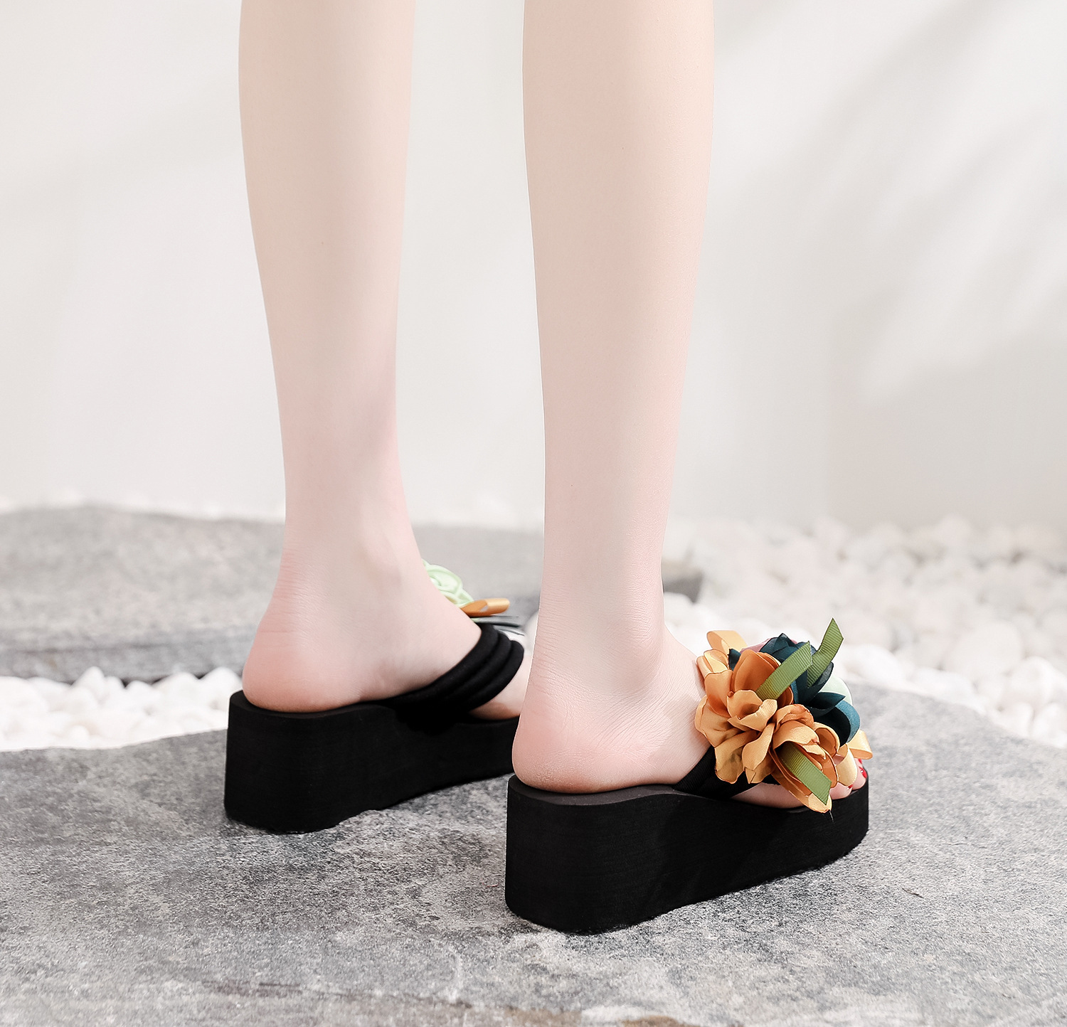 Fashion High-heeled Platform Flip Flops Flower Wedge Beach Shoes - Image 4