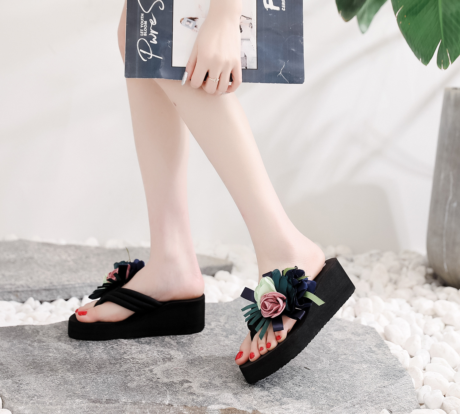 Fashion High-heeled Platform Flip Flops Flower Wedge Beach Shoes - Image 2